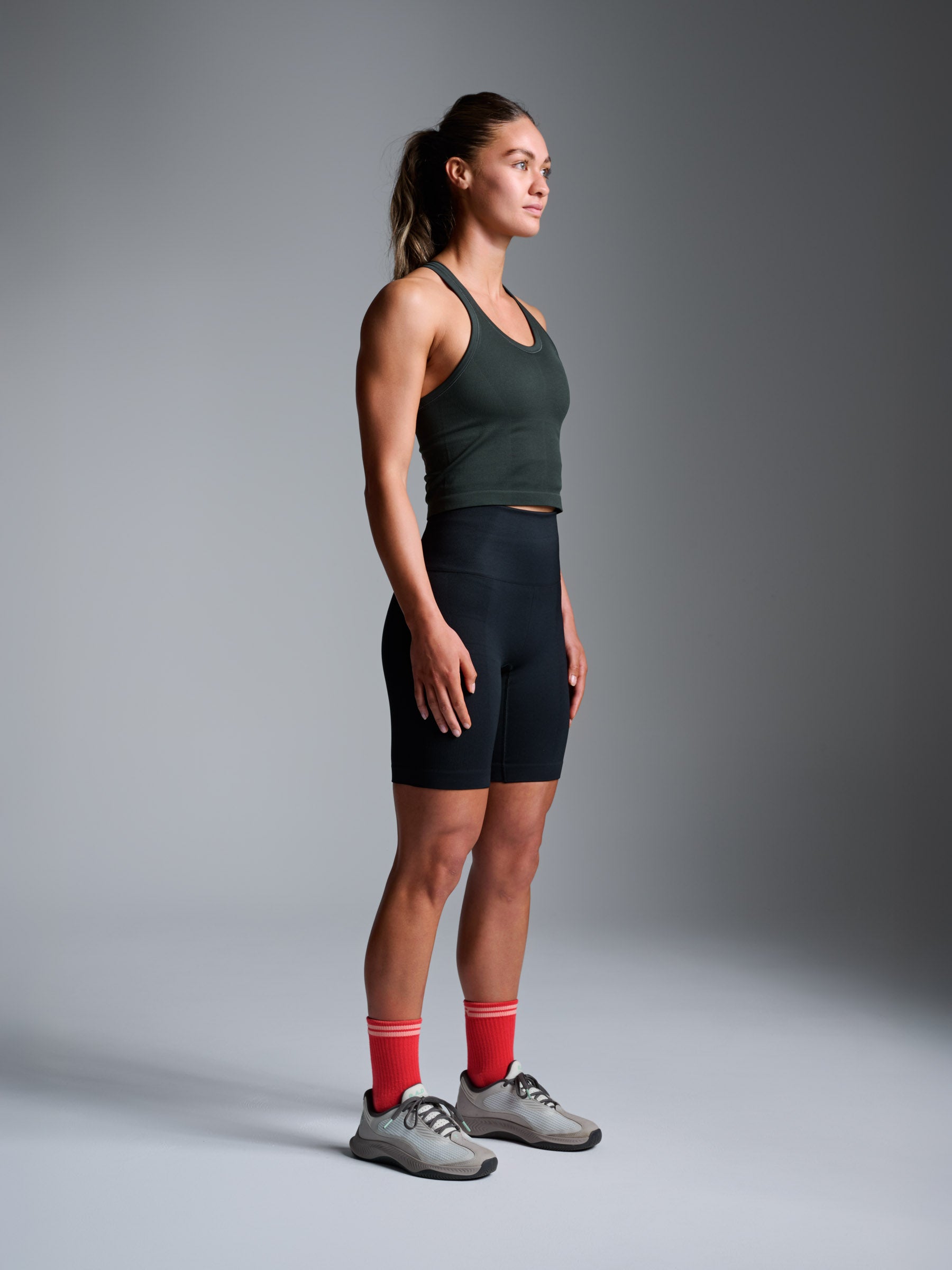 CROPPED MUSCLE TANK (RECYCLED) Olive